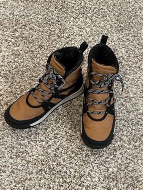 Sorel Women’s Tan Winter Lace-Up Boots